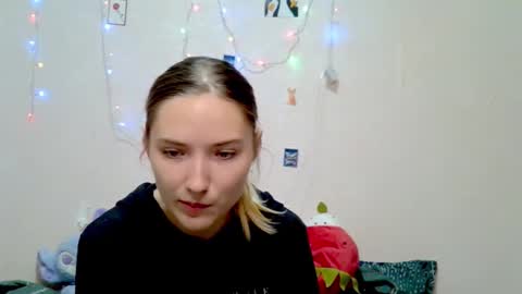 _kikiclark_ online show from 21, 9, 2025