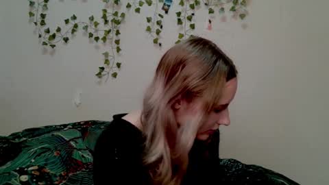 _kikiclark_ online show from 29, 10, 2025