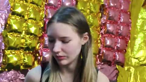 _kikiclark_ online show from 15, 3, 2026