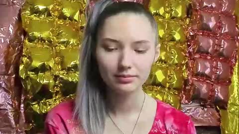 _kikiclark_ online show from 17, 4, 2026