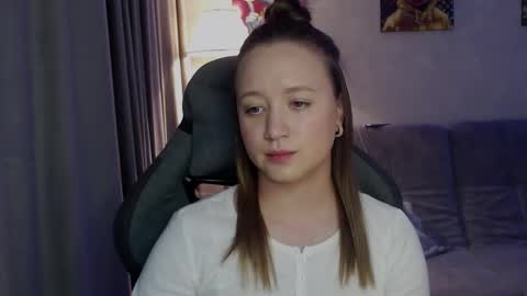 _lalune_ online show from 7, 11, 2025