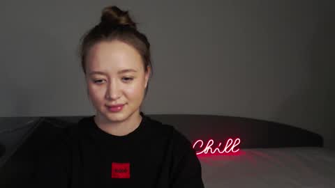 _lalune_ online show from 2, 12, 2025