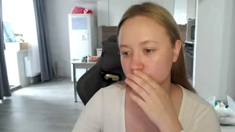 _lalune_ online show from 25, 6, 2026
