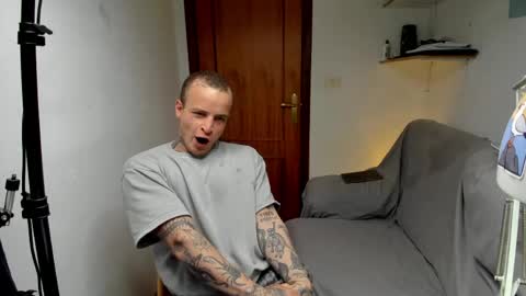 Snapshot of _layne chatting on 26, 4, 2026 Layne online show from 26, 4, 2026