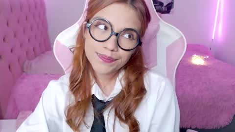 Snapshot of _lloou_ chatting on 10, 10, 2025 Sofia 3 online show from 10, 10, 2025