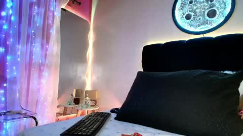 Snapshot of _lorrayne_ chatting on 28, 4, 2026 Lorrayne online show from 28, 4, 2026