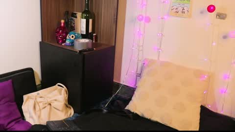 Snapshot of _lucy_white_ chatting on 4, 12, 2024 Lucy online show from 4, 12, 2024