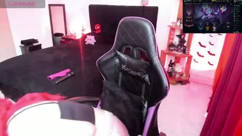 Snapshot of _lucyx__ chatting on 18, 6, 2026 Queen. Help me reach 100 thumbs up online show from 18, 6, 2026