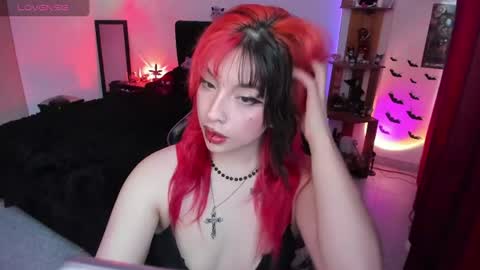 Snapshot of _lucyx__ chatting on 30, 6, 2026 Queen. Help me reach 100 thumbs up online show from 30, 6, 2026