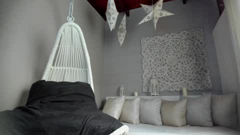 Snapshot of _luna_dupont_ chatting on 2, 2, 2025 Luna online show from 2, 2, 2025