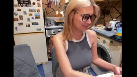 Snapshot of _magic_kis chatting on 18, 4, 2026 _magic_kis online show from 18, 4, 2026