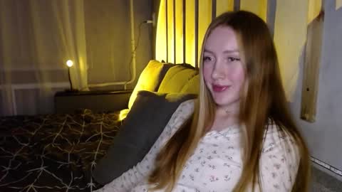 Snapshot of _marianne_ chatting on 5, 11, 2025 online show from 5, 11, 2025