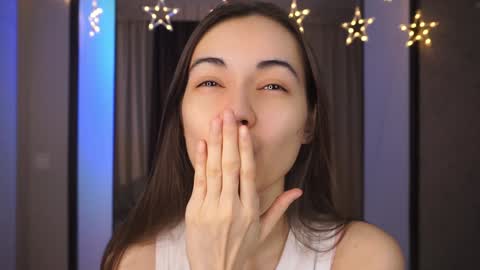  Gwen  online show from 4, 2, 2025