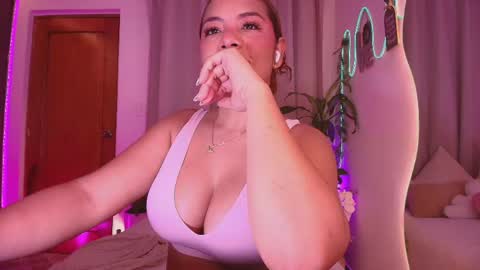 Snapshot of _megan_akbar chatting on 26, 5, 2026 Marce online show from 26, 5, 2026