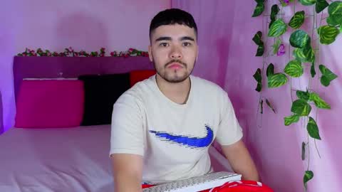  Mia y Mike  online show from 6, 11, 2025