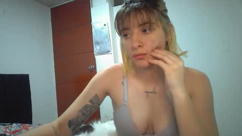 Snapshot of _mia_foster1 chatting on 11, 5, 2026 Mia-foster online show from 11, 5, 2026