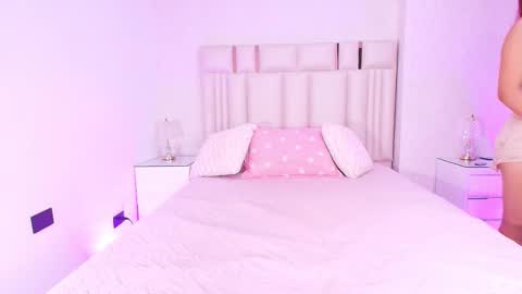 Mia  online show from 10, 2, 2026