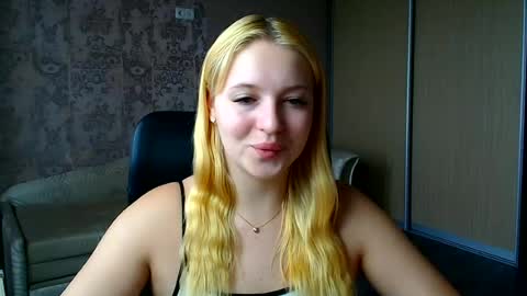 Snapshot of _mila_la_ chatting on 13, 6, 2026 Melanie online show from 13, 6, 2026