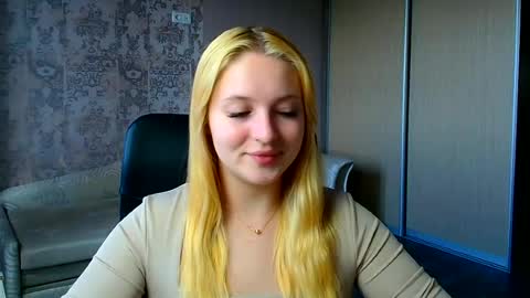 Snapshot of _mila_la_ chatting on 17, 6, 2026 Melanie online show from 17, 6, 2026