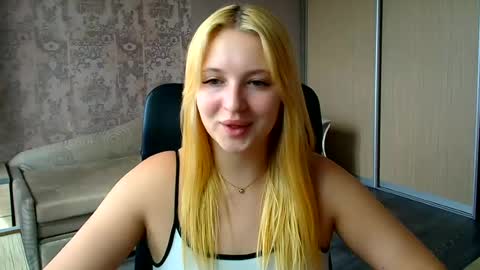 Snapshot of _mila_la_ chatting on 18, 6, 2026 Melanie online show from 18, 6, 2026