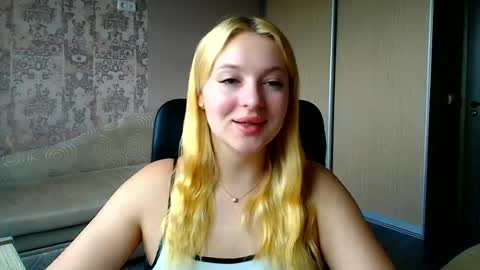 Snapshot of _mila_la_ chatting on 22, 6, 2026 Melanie online show from 22, 6, 2026