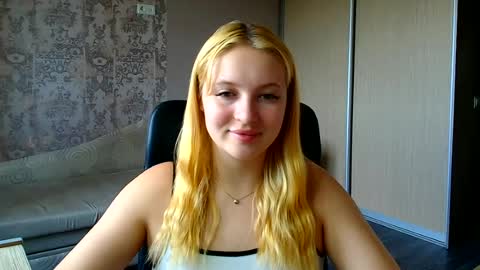 Snapshot of _mila_la_ chatting on 23, 6, 2026 Melanie online show from 23, 6, 2026