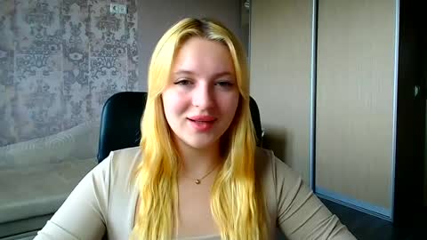 Snapshot of _mila_la_ chatting on 25, 6, 2026 Melanie online show from 25, 6, 2026