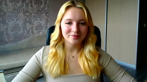 Snapshot of _mila_la_ chatting on 4, 7, 2026 Melanie online show from 4, 7, 2026