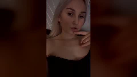 Snapshot of _moon_star chatting on 15, 4, 2026 _moon_star online show from 15, 4, 2026