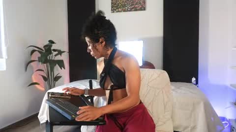 _nayra_ online show from 6, 8, 2026