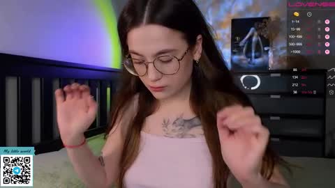 Snapshot of _nemalkovamia chatting on 15, 10, 2025 Mia with a big heart  online show from 15, 10, 2025