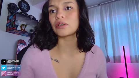 Mai   MODEL INDEPENT  online show from 6, 1, 2025