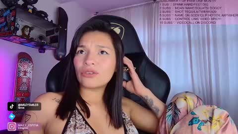 Mai   MODEL INDEPENT  online show from 6, 2, 2025