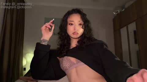 Snapshot of _octopussy_ chatting on 24, 5, 2026 Mikayla online show from 24, 5, 2026