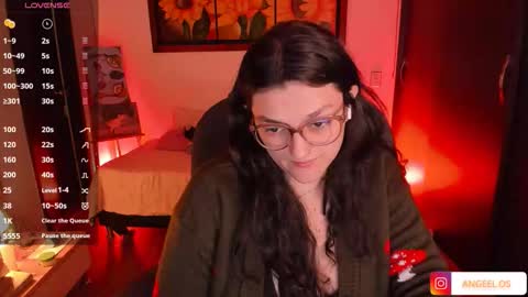 Snapshot of _peach__ chatting on 6, 10, 2025 violeta ig online show from 6, 10, 2025