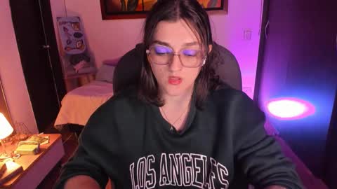 Snapshot of _peach__ chatting on 13, 10, 2025 violeta ig online show from 13, 10, 2025