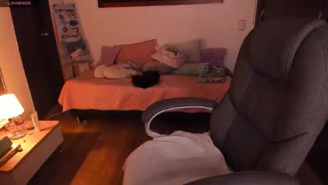 Snapshot of _peach__ chatting on 20, 10, 2025 violeta ig online show from 20, 10, 2025