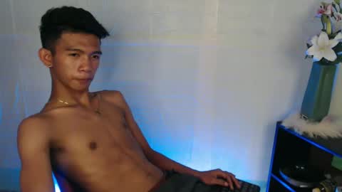 Snapshot of _rellvanxx chatting on 8, 3, 2025 _rellvanxx online show from 8, 3, 2025