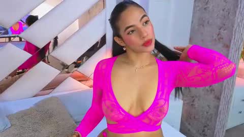 Snapshot of _saara_evans_ chatting on 18, 9, 2025 Sara online show from 18, 9, 2025