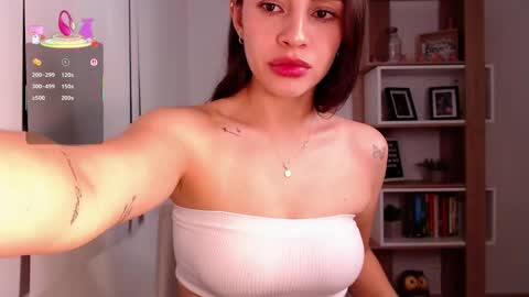 Snapshot of _smallpeach chatting on 27, 2, 2025 Lauren online show from 27, 2, 2025