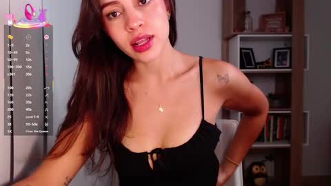 Snapshot of _smallpeach chatting on 5, 10, 2025 Lauren online show from 5, 10, 2025