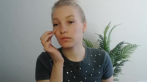 Snapshot of _snow_queen__ chatting on 30, 4, 2026 Rachel online show from 30, 4, 2026