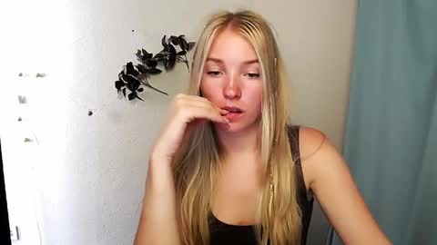Snapshot of _snow_queen__ chatting on 7, 6, 2026 Rachel online show from 7, 6, 2026