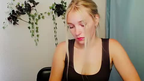 Snapshot of _snow_queen__ chatting on 15, 6, 2026 Rachel online show from 15, 6, 2026