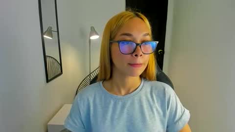 Snapshot of _swan_0 chatting on 9, 4, 2026 Valerie online show from 9, 4, 2026