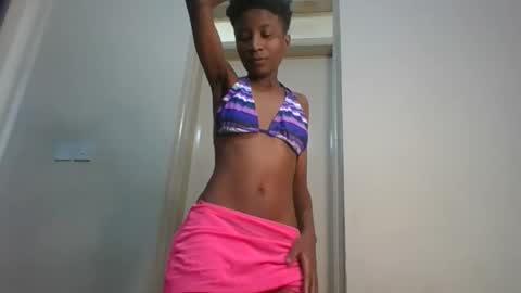 Snapshot of _sweetebony_r chatting on 10, 6, 2026 _sweetebony_r online show from 10, 6, 2026