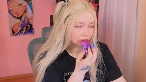 Snapshot of _that_witch_ chatting on 8, 4, 2026 MIRA online show from 8, 4, 2026
