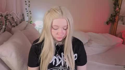 Snapshot of _that_witch_ chatting on 19, 4, 2026 MIRA online show from 19, 4, 2026