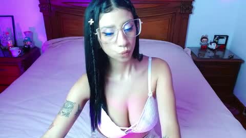 Snapshot of _the_dark_side_of_the_moon_ chatting on 2, 4, 2026 _the_dark_side_of_the_moon_ online show from 2, 4, 2026