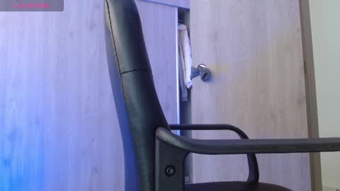 Snapshot of _tinyrousse_ chatting on 3, 3, 2026 Rousse online show from 3, 3, 2026